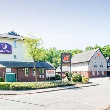 Premier Inn Newport Wales Екстер'єр фото