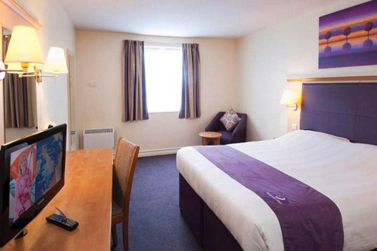Premier Inn Newport Wales Екстер'єр фото