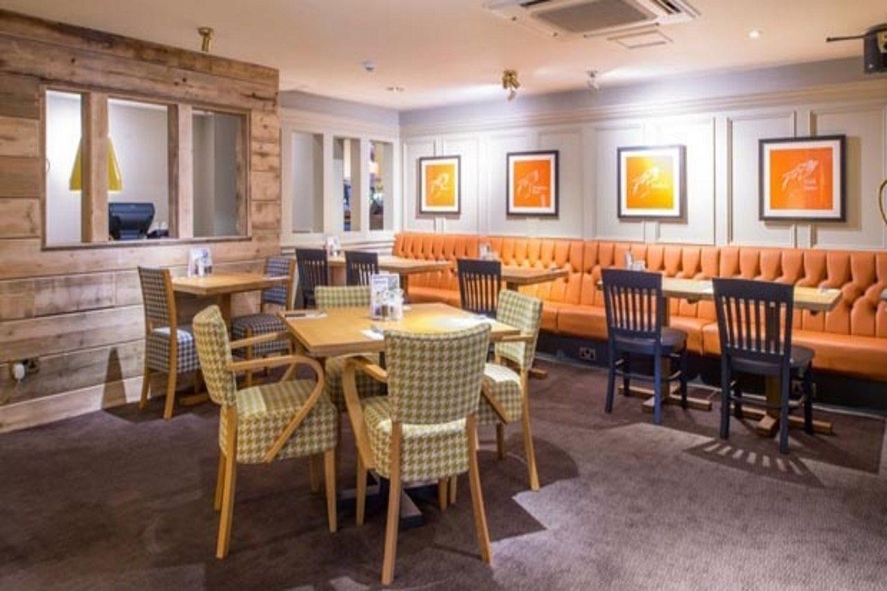 Premier Inn Newport Wales Екстер'єр фото